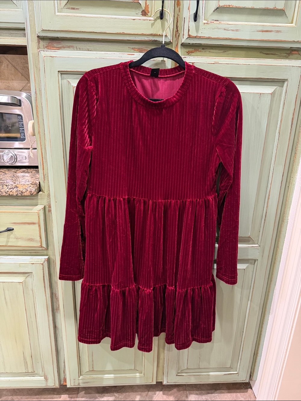 SHEIN Burgundy Velvet Tiered Long-Sleeve Dress